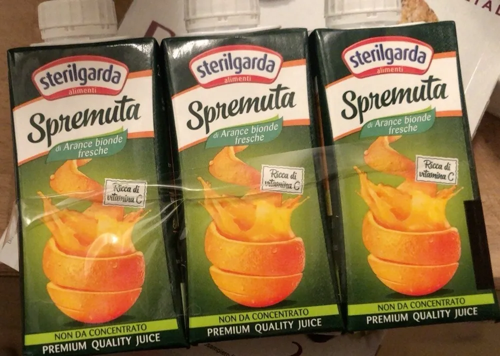 Spremuta di arance bionde fresche