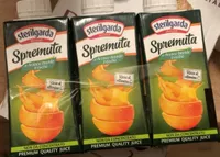 Spremuta di arance bionde fresche