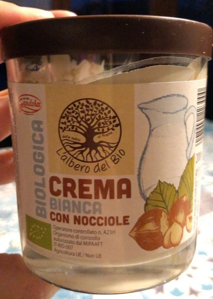 Crema bianca con nocciole