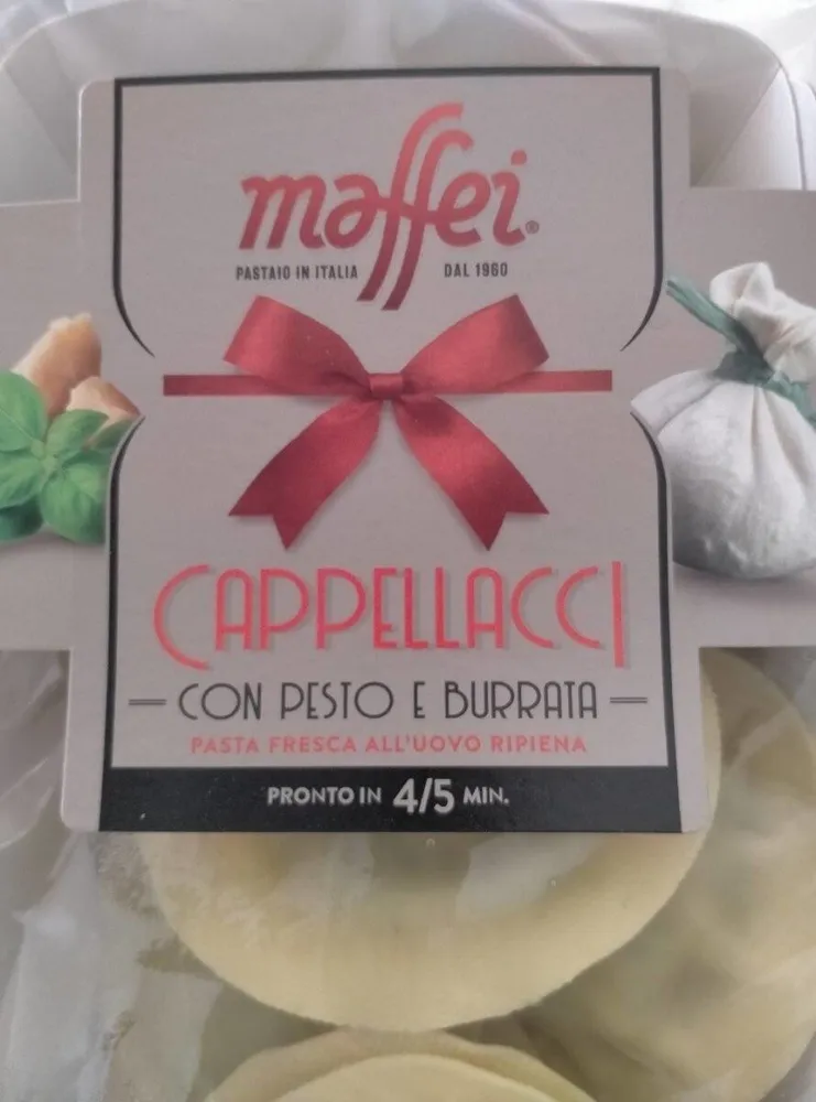 Cappellacci con pesto e burrata