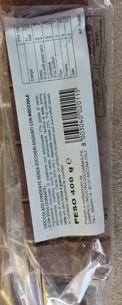 Cioccolato fondente con nocciole senza zuccheri aggiunti