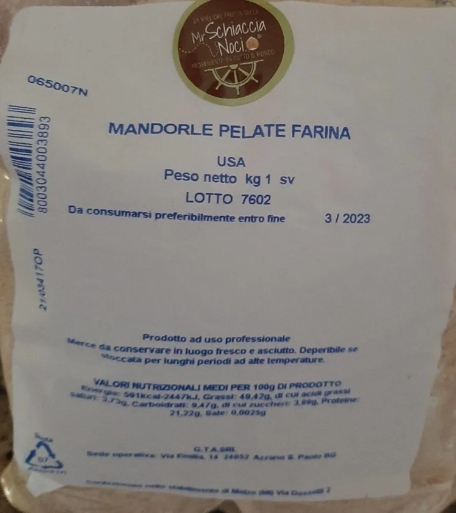 Mandorle pelate farina
