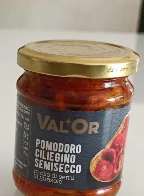 Pomodoro ciliegino semisecco
