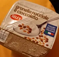Yogurt intero bianco dolce con granella nocciole e cioccolato