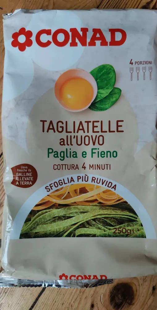 Tagliatelle all'uovo paglia e fieno