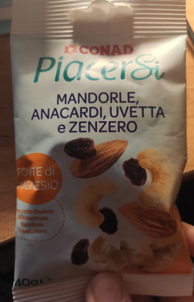 mandorle, anacardi, uvetta e zenzero