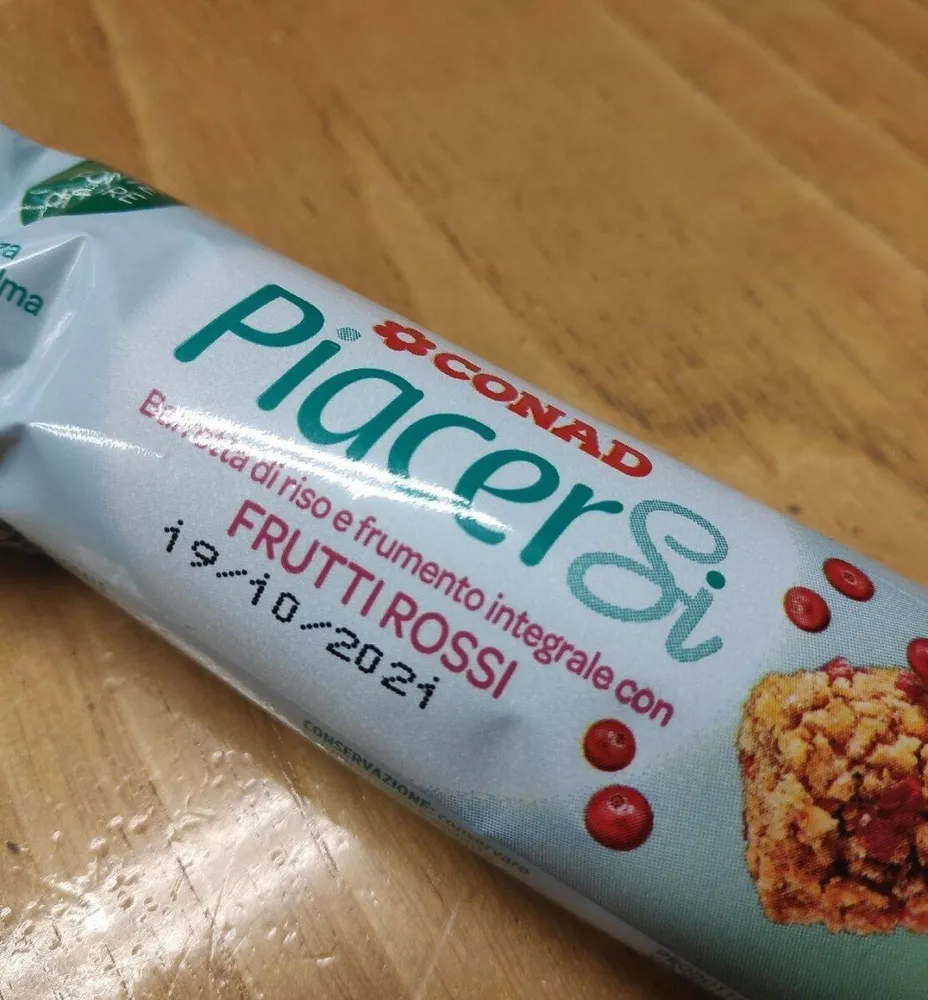Barretta di riso e frumento integrale con frutti rossi