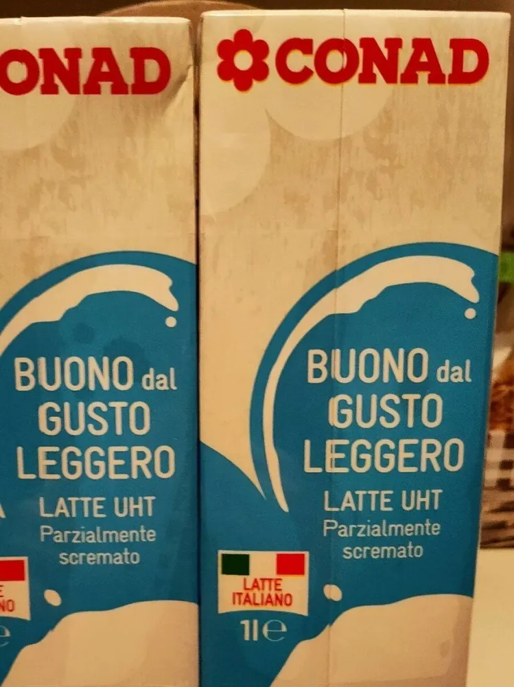 Latte UHT parzialmente scremato