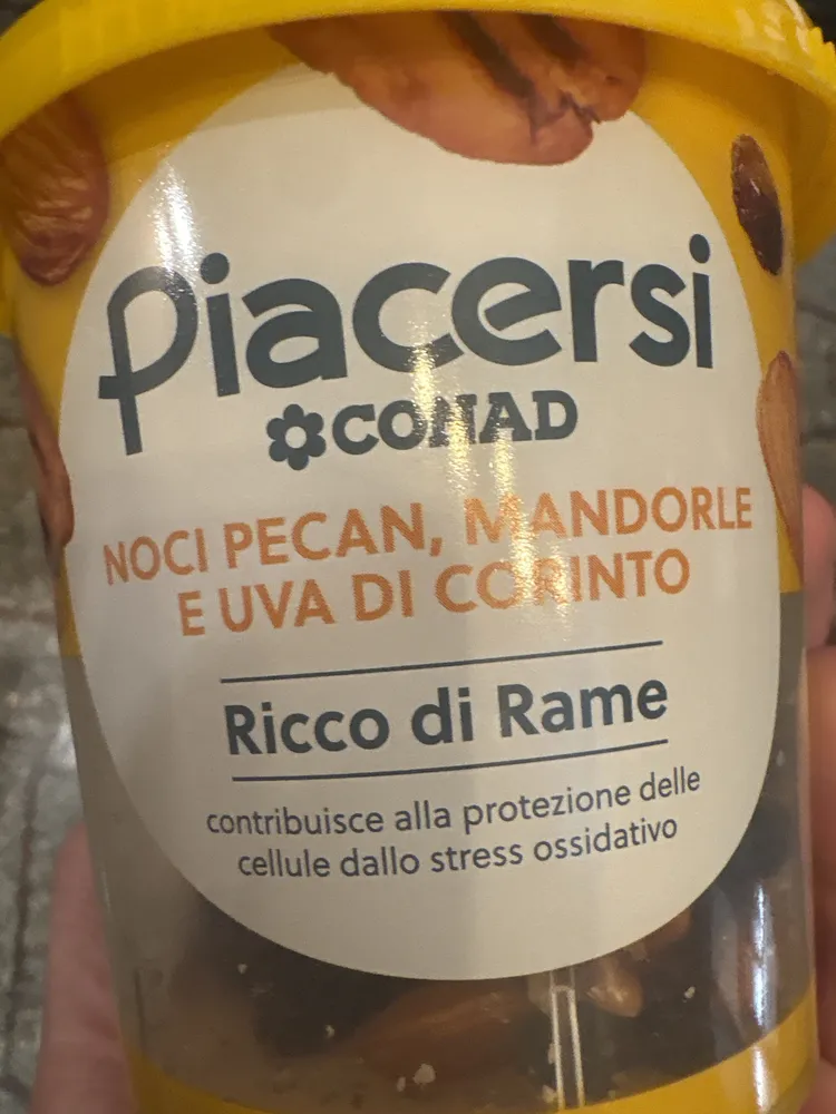 Noci pecan, mandorle, e uva di Corinto