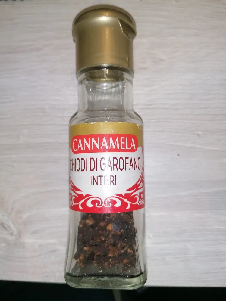 Chiodi di garofano interi