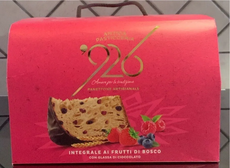 Panettone ai frutti di bosco