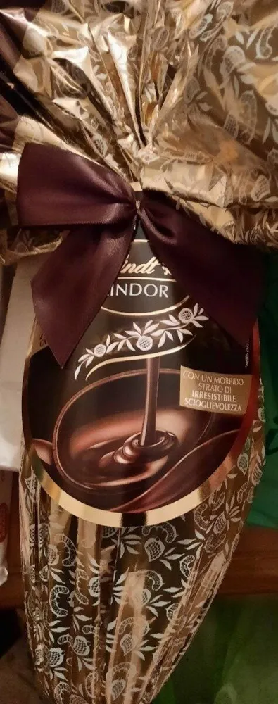 Uovo di cioccolato fondente