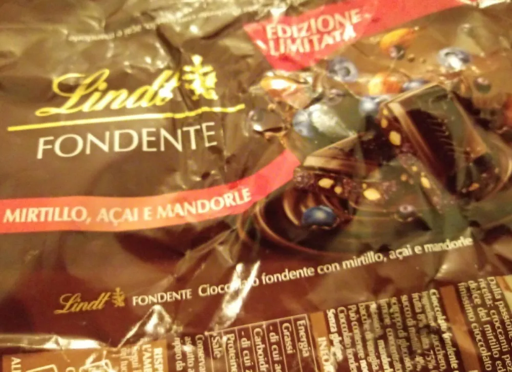 fondente mirtillo,acai e mandorle