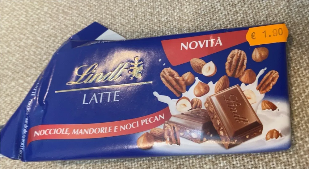 Cioccolata al latte con nocciole, mandorle e noci pecan