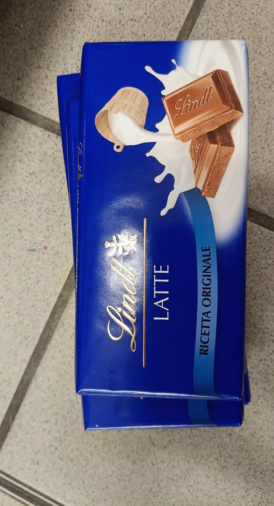 Cioccolato al latte lindt