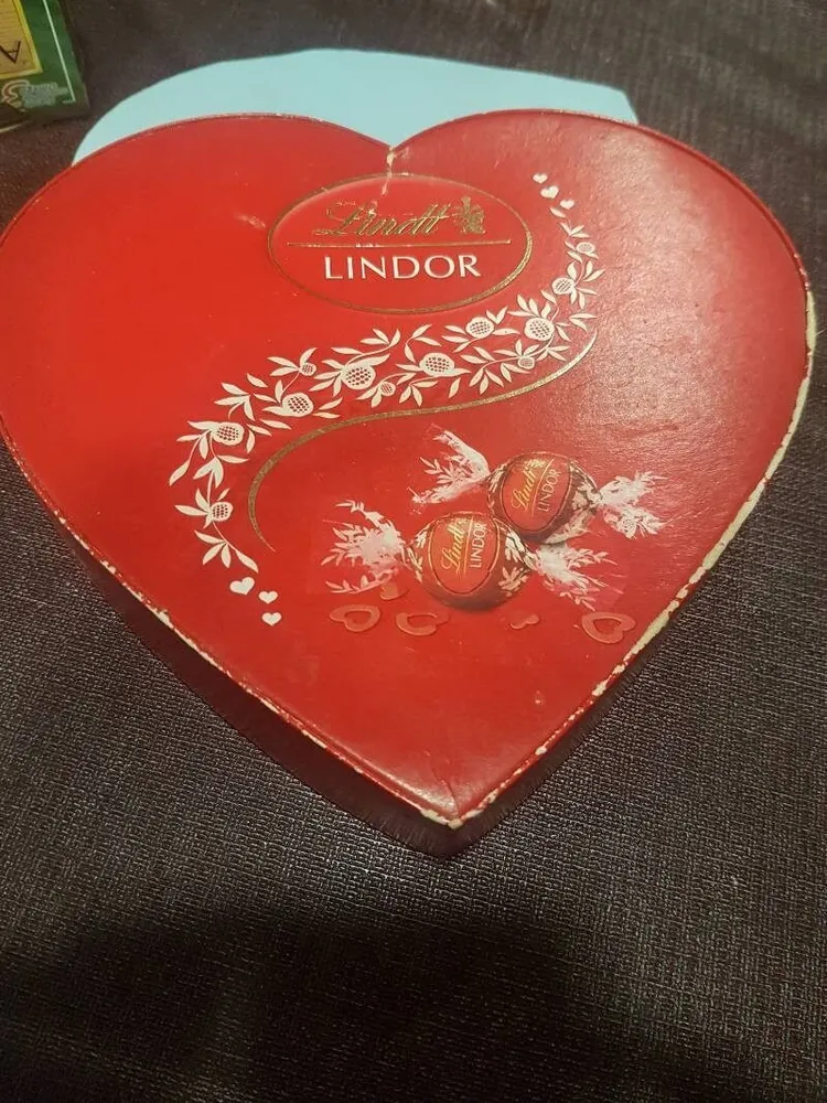 Lindt Lindor Milk Heart Box