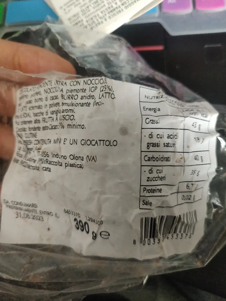 uovo cioccolato fondente extra con nocciole