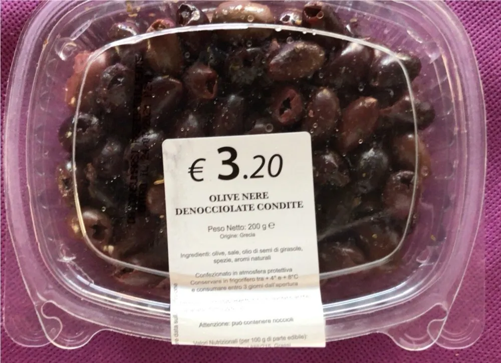 Olive nere denocciolate condite