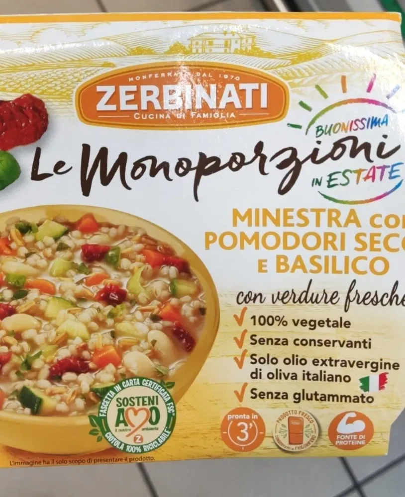 Minestra con pomodori secchi e basilico