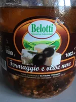 Formaggio e olive nere