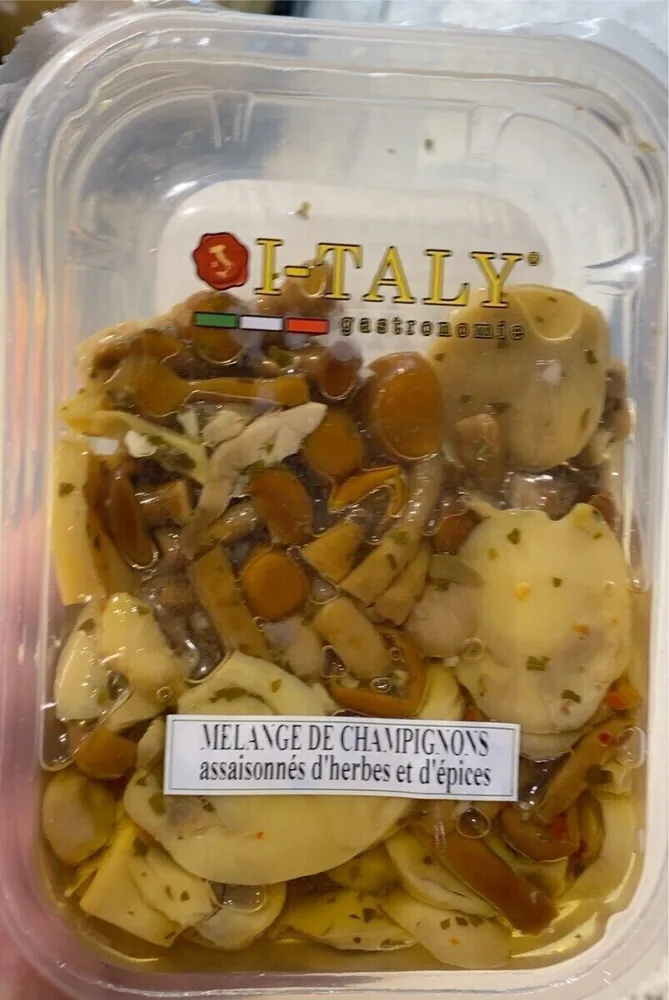 Mélange de champignons assaisonnés d’herbes et d’épices