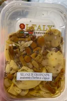 Mélange de champignons assaisonnés d’herbes et d’épices