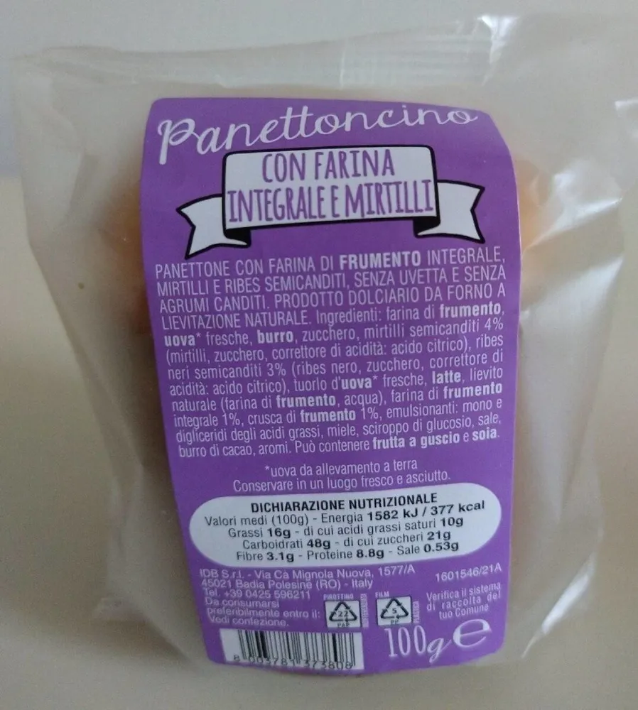Panettoncino con farina integrale e mirtilli