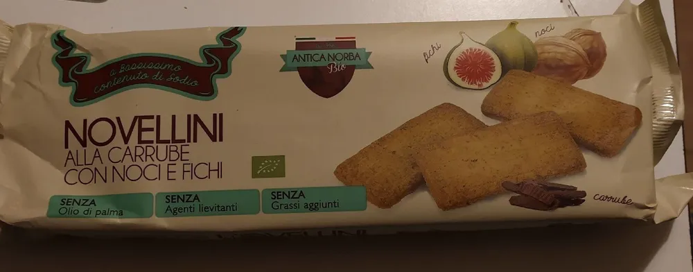 Novellini alle carrube con noci e fichi