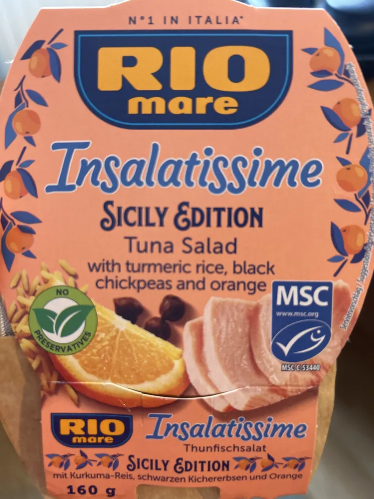 Tuna Salad with turmeric rice, black chickpeas and orange