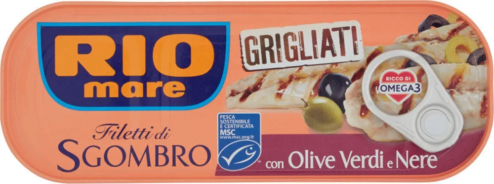 Filetti di sgombro grigliati con olive verdi e nere