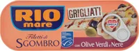 Filetti di sgombro grigliati con olive verdi e nere