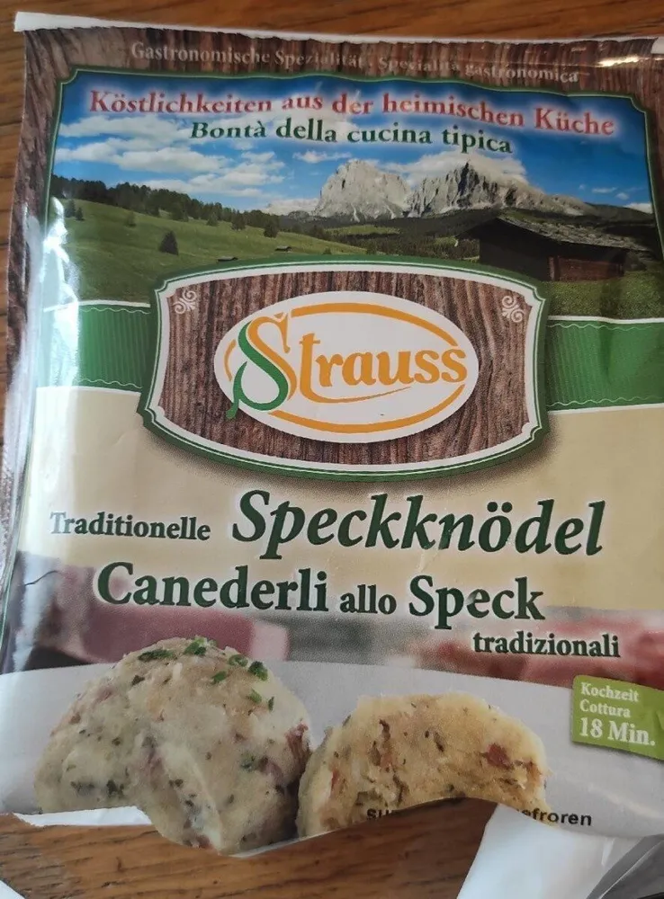 Taditionelle Speckknödel Canederli allo Sperck