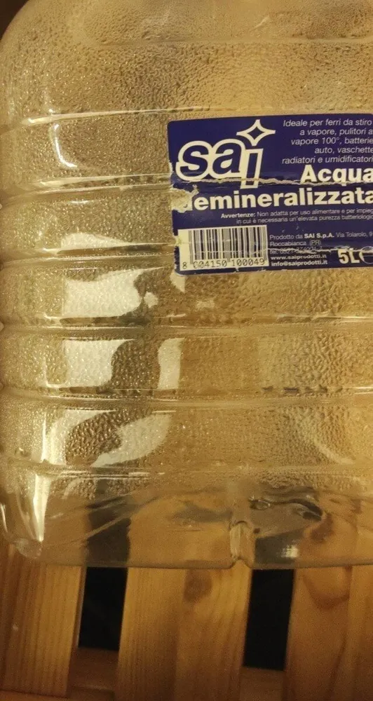 Acqua demineralizzata