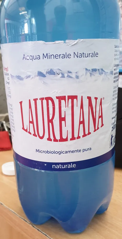 Acqua naturale Lauretana