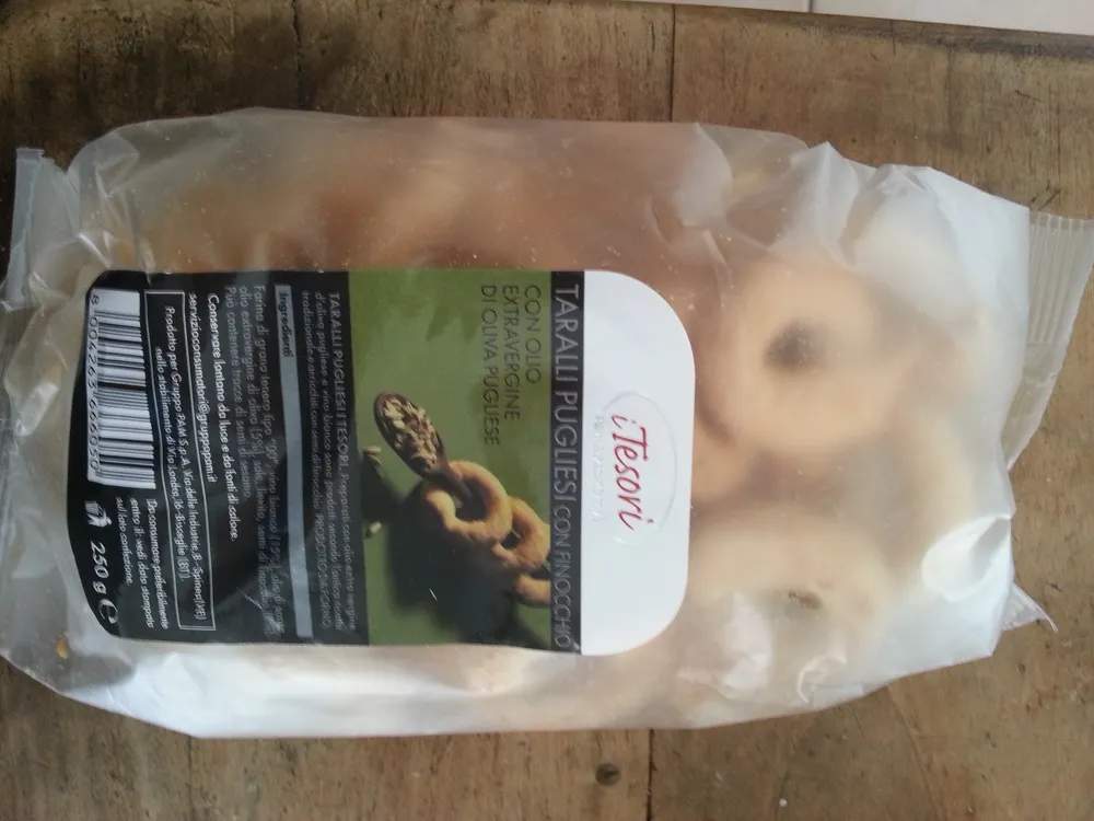 Taralli pugliesi con finocchio con olio extra vergine di oliva pugliese