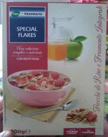 Fiocchi di riso e frumento integrale con frutti rossi