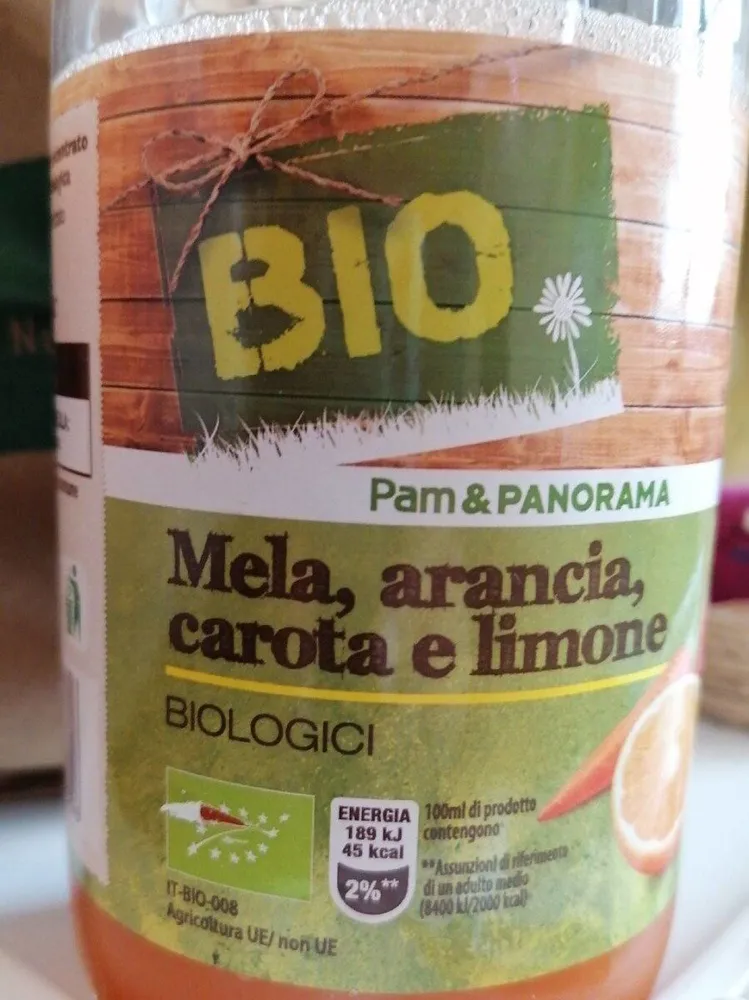 Mela, arancia, carota e limone