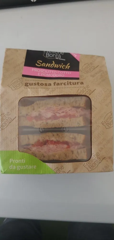 Sandwich prosciutto cotto e pomodoro