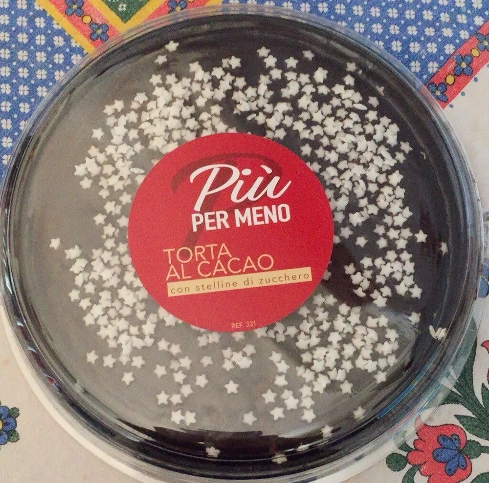 Torta al cacao con stelline di zucchero