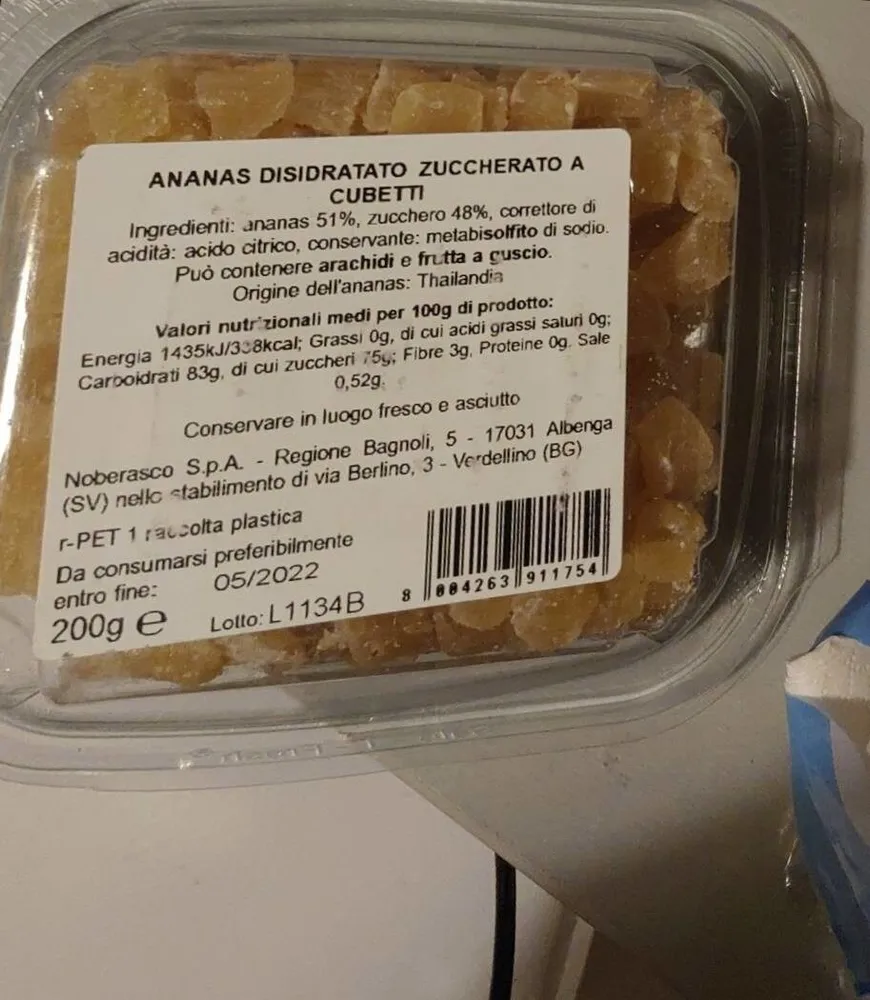 Ananas disidratato zuccherato a cubetti