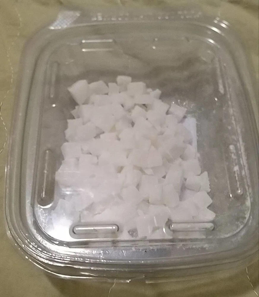 Cocco disidratato zuccherato a cubetti
