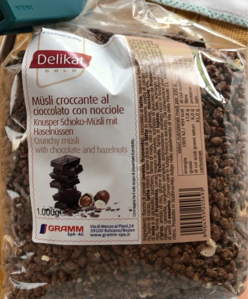Musli croccante al cioccolato con nocciole