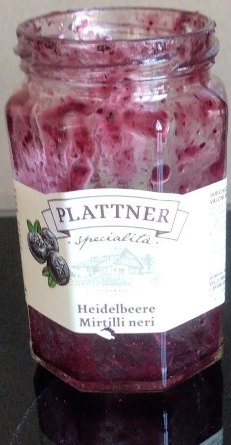 Preparazione mirtilli neri