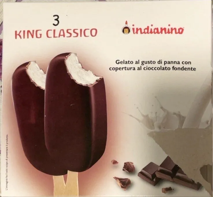 Gelato al gusto di panna con copertura al cioccolati fondente
