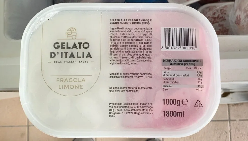 Gelato alla fragola e gelato al gusto limone
