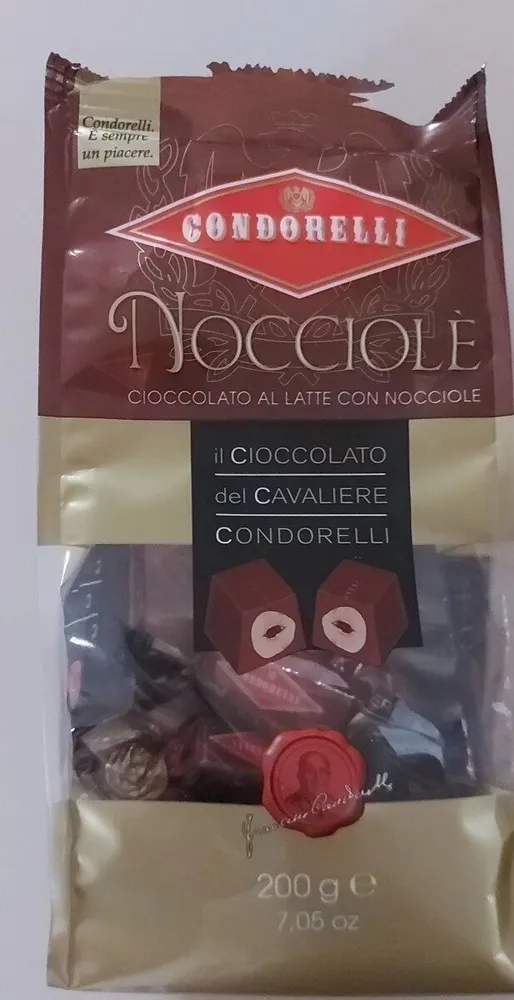 Nocciole cioccolato al latte con nocciole