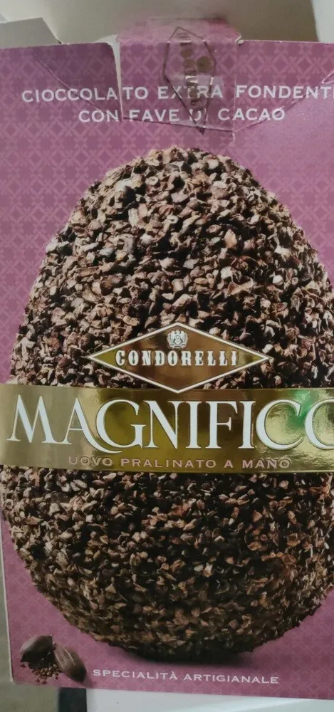 Magnifico uovo pralinato a mano