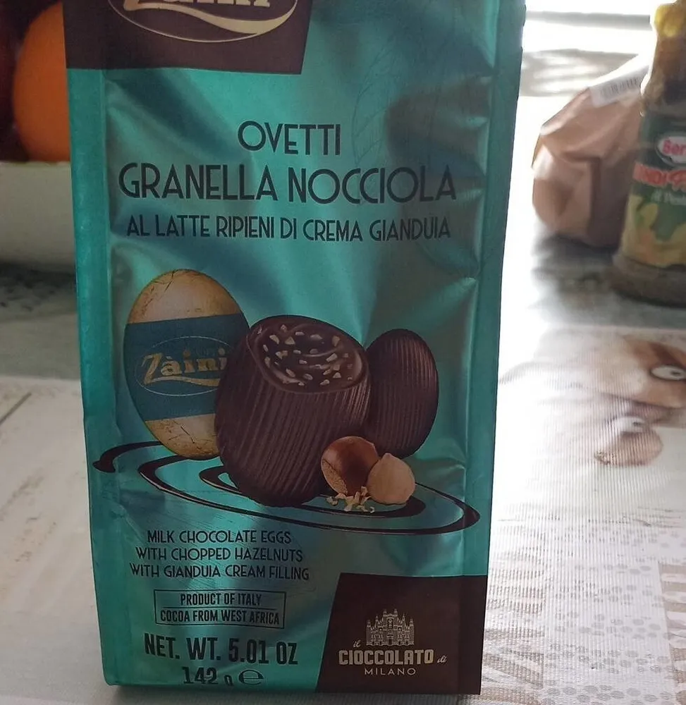 Ovetti granella nocciola al latte ripieni di crema gianduia