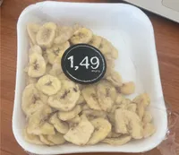 Banane essiccate in vassoio