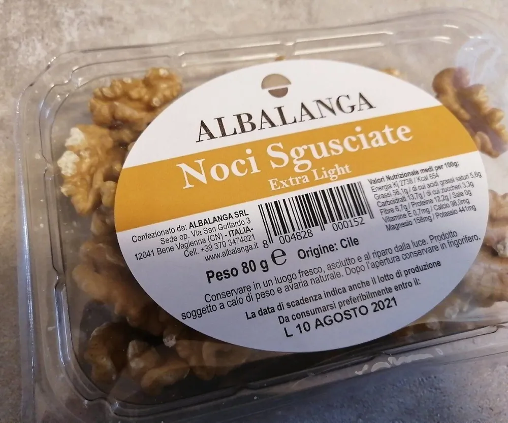 Noci sgusciate vaschetta